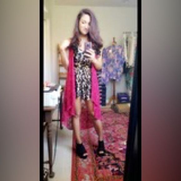 Laced To Perfection Fushcia Duster - Picture 2 of 2